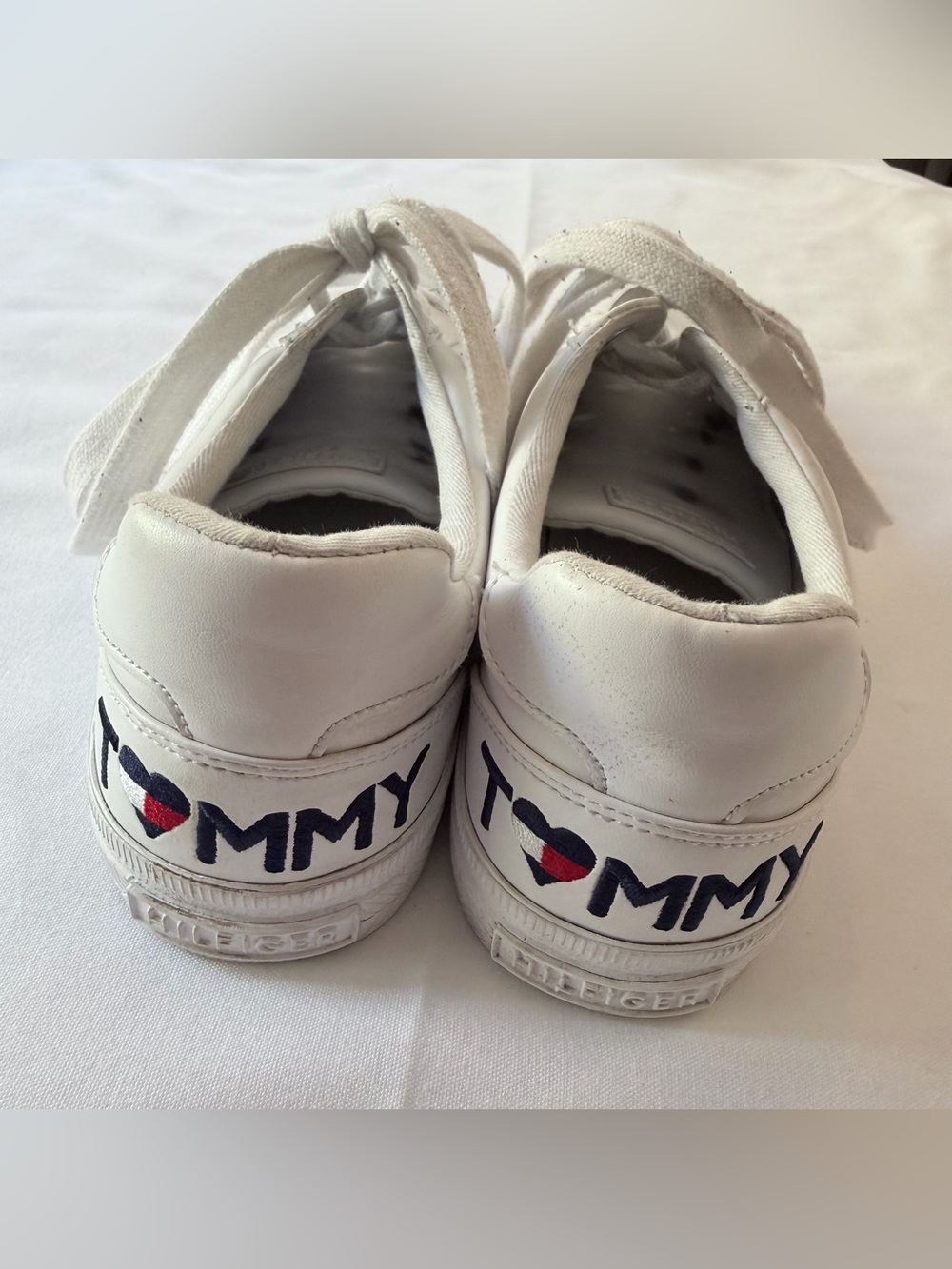 Tommy Hilfiger Women’s White Low Top Lace-Up Sneakers Solid Logo Athletic